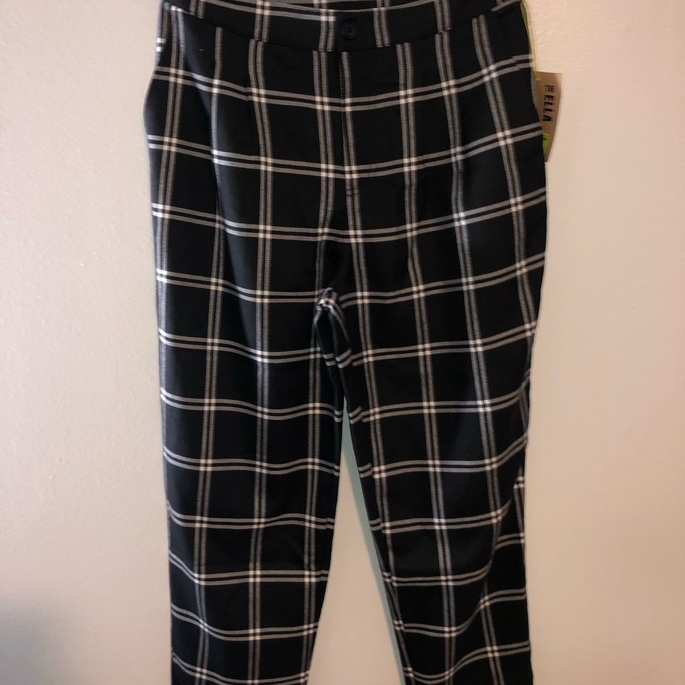 Black/white plaid pants